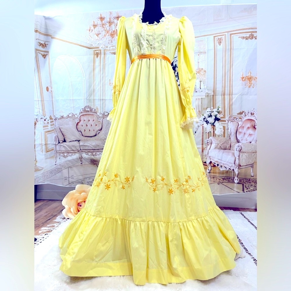 Victorian Belle of the Ball Gown Dress